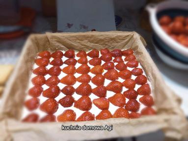 Zdjęcie: Ciasto bez pieczenia ze śmietanką i serkiem MASCARPONE "bananowiec" i "truskawkowe" Zdjęcie - Ciasto bez pieczenia ze śmietanką i serkiem MASCARPONE "bananowiec" i "truskawkowe" - Przepisy kulinarne ze zdjęciami