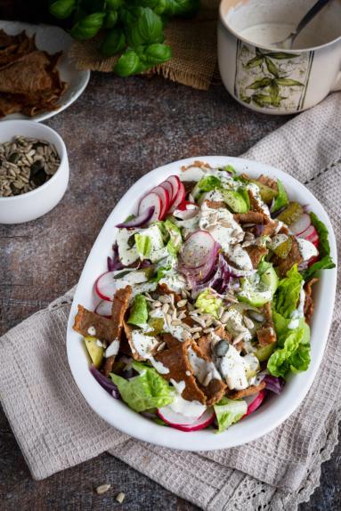Zdjęcie - Sałatka kebabowa &bdquo;Bistro&rdquo; z indykiem - Przepisy kulinarne ze zdjęciami