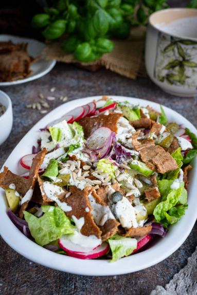 Zdjęcie - Sałatka kebabowa &bdquo;Bistro&rdquo; z indykiem - Przepisy kulinarne ze zdjęciami