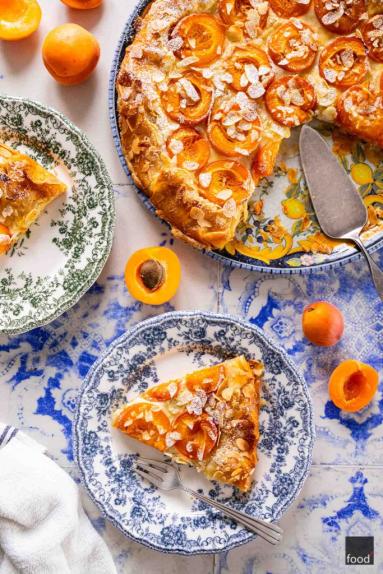 Zdjęcie - Tarta z ciasta filo z morelami i ricottą - Przepisy kulinarne ze zdjęciami
