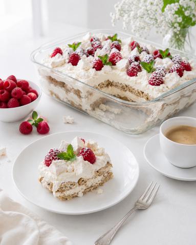 Zdjęcie - Tiramisu "Białe"z malinami - Przepisy kulinarne ze zdjęciami