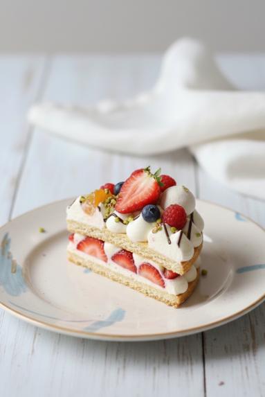 Zdjęcie - Tarta migdałowa  z leśnymi owocami - Przepisy kulinarne ze zdjęciami