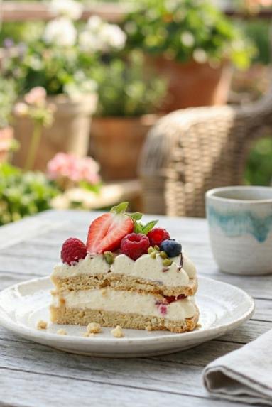 Zdjęcie: Tarta migdałowa z leśnymi owocami Zdjęcie - Tarta migdałowa z leśnymi owocami - Przepisy kulinarne ze zdjęciami