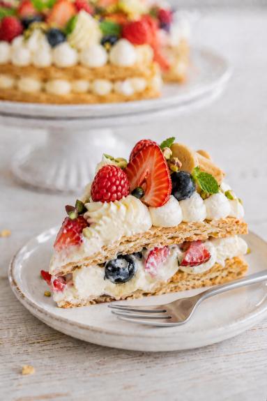 Zdjęcie - Tarta migdałowa  z leśnymi owocami - Przepisy kulinarne ze zdjęciami