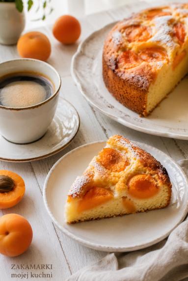 Zdjęcie: Ciasto z morelami -torta soffice Zdjęcie - Ciasto z morelami -torta soffice - Przepisy kulinarne ze zdjęciami