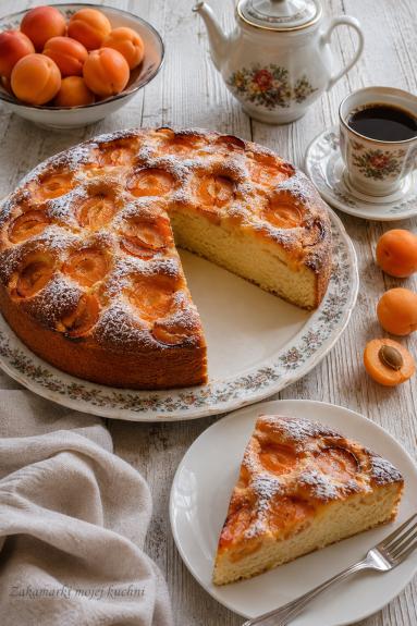 Zdjęcie - Ciasto z morelami -torta soffice - Przepisy kulinarne ze zdjęciami