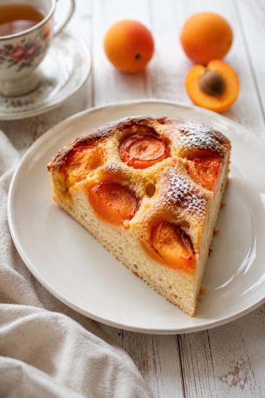 Zdjęcie: Ciasto z morelami -torta soffice Zdjęcie - Ciasto z morelami -torta soffice - Przepisy kulinarne ze zdjęciami