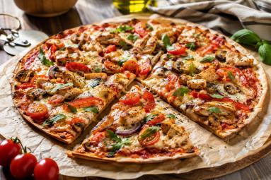 Zdjęcie: Fit pizza na tortilli – chrupiąca i gotowa w 15 minut Zdjęcie - Fit pizza na tortilli – chrupiąca i gotowa w 15 minut - Przepisy kulinarne ze zdjęciami