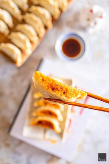 Zdjęcie: Gyoza – japońskie pierożki z wieprzowiną Zdjęcie - Gyoza – japońskie pierożki z wieprzowiną - Przepisy kulinarne ze zdjęciami