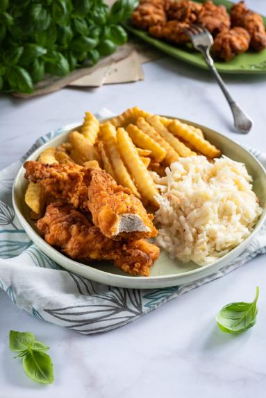 Zdjęcie - Chrupiące stripsy z kurczaka w stylu KFC - Przepisy kulinarne ze zdjęciami