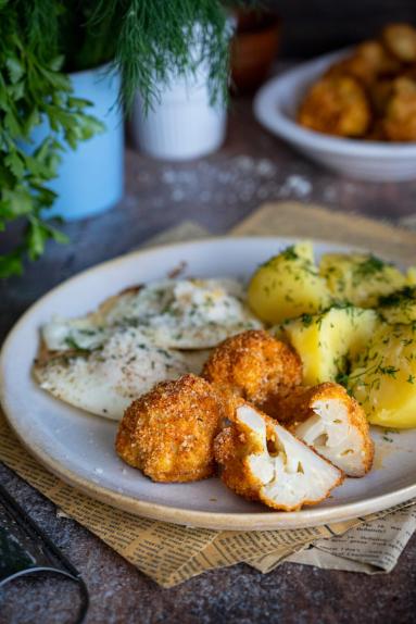 Zdjęcie - Kalafior pieczony w parmezanowej panierce - Przepisy kulinarne ze zdjęciami