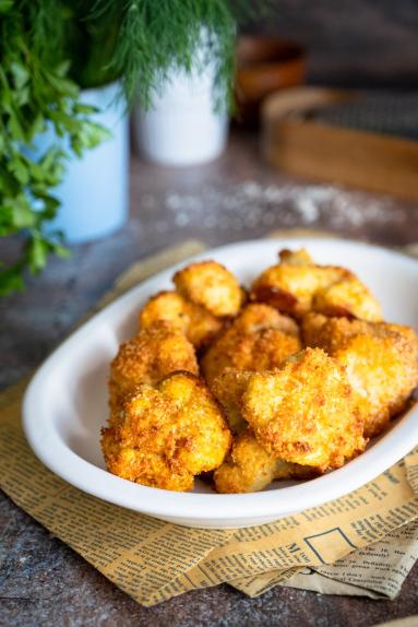 Zdjęcie - Kalafior pieczony w parmezanowej panierce - Przepisy kulinarne ze zdjęciami