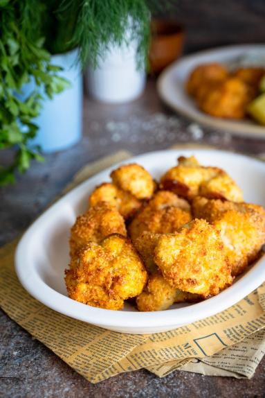 Zdjęcie - Kalafior pieczony w parmezanowej panierce - Przepisy kulinarne ze zdjęciami