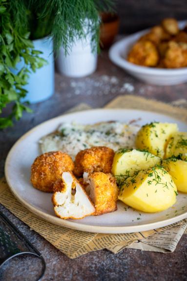 Zdjęcie - Kalafior pieczony w parmezanowej panierce - Przepisy kulinarne ze zdjęciami