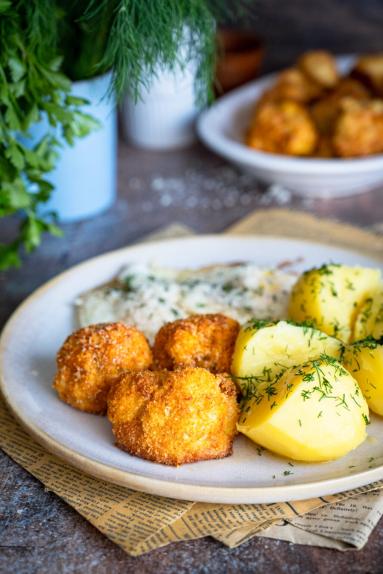 Zdjęcie - Kalafior pieczony w parmezanowej panierce - Przepisy kulinarne ze zdjęciami