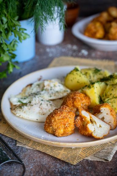 Zdjęcie - Kalafior pieczony w parmezanowej panierce - Przepisy kulinarne ze zdjęciami
