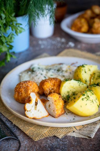 Zdjęcie - Kalafior pieczony w parmezanowej panierce - Przepisy kulinarne ze zdjęciami