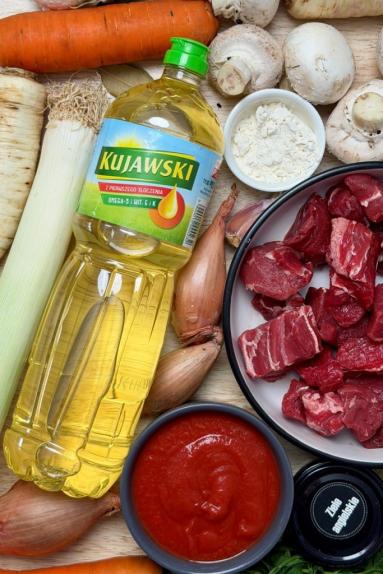 Zdjęcie: Mięciutki gulasz z wołowiny Zdjęcie - Mięciutki gulasz z wołowiny - Przepisy kulinarne ze zdjęciami