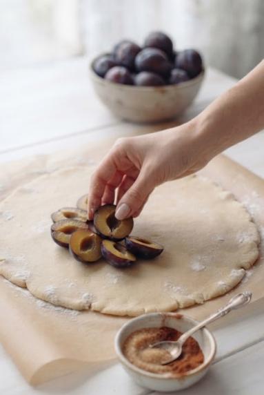 Zdjęcie: Galette ze śliwkami Zdjęcie - Galette ze śliwkami - Przepisy kulinarne ze zdjęciami