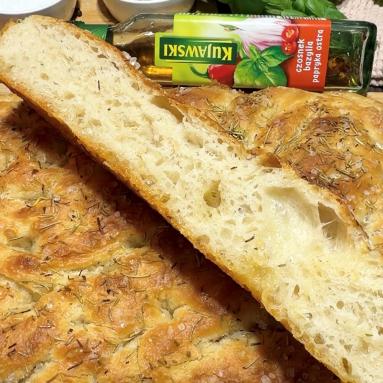 Zdjęcie - Focaccia na oleju ziołowym - Przepisy kulinarne ze zdjęciami