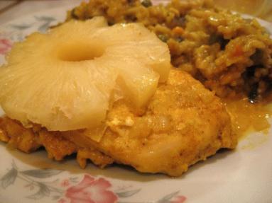 Zdjęcie - Stek z kurczaka z  ananasem  - Przepisy kulinarne ze zdjęciami