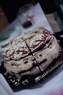 Zdjęcie - Tort makowy z musem jogurtowo-czekoladowym - Przepisy kulinarne ze zdjęciami