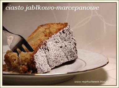 Zdjęcie - Ciasto marcepanowe z jabłkami i cynamonem  - Przepisy kulinarne ze zdjęciami