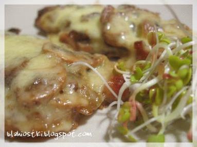 Zdjęcie - Schab z pieczarkami i serem - Przepisy kulinarne ze zdjęciami