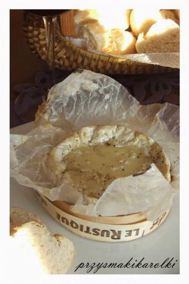 Zdjęcie - Ser z piekarnika czyli fondue z bagietka - Przepisy kulinarne ze zdjęciami