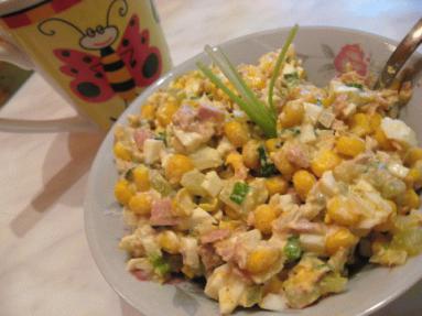 Zdjęcie - Sałatka z tuńczyka i  jajek  - Przepisy kulinarne ze zdjęciami