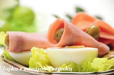 Zdjęcie - Jajka z zawijaną  szynką  - Przepisy kulinarne ze zdjęciami