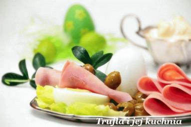 Zdjęcie - Jajka z zawijaną  szynką  - Przepisy kulinarne ze zdjęciami