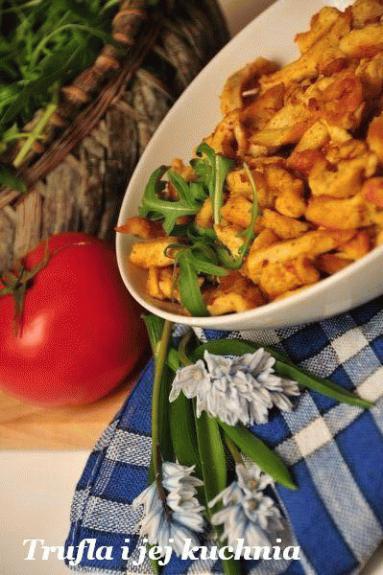 Zdjęcie - Kawałki kurczaka z imbirem w sosie  curry  - Przepisy kulinarne ze zdjęciami