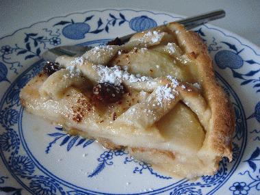 Zdjęcie - Tarta z gruszkami i ciastkami amaretto  - Przepisy kulinarne ze zdjęciami