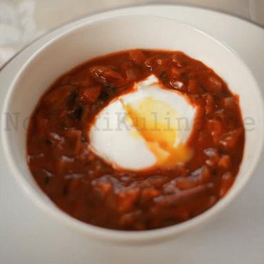 Zdjęcie - Jajko w sosie pomidorowym - na śniadanie - Przepisy kulinarne ze zdjęciami