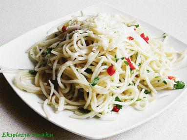 Zdjęcie - Spaghetti aglio olio e  peperoncino  - Przepisy kulinarne ze zdjęciami