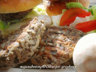 Zdjęcie - Burger grzybowy  - Przepisy kulinarne ze zdjęciami
