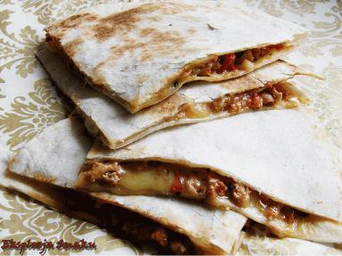 Zdjęcie - Quesadillas z serem i  wieprzowiną  - Przepisy kulinarne ze zdjęciami