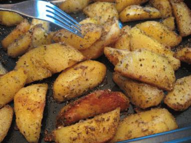 Zdjęcie - Mocno ziołowe pieczone  ziemniaki  - Przepisy kulinarne ze zdjęciami