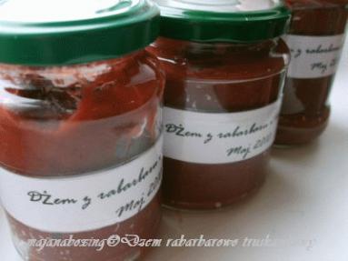 Zdjęcie - Dżem z rabarbaru i truskawek  - Przepisy kulinarne ze zdjęciami