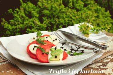 Zdjęcie - Mozarella z pomidorem i  awokado  - Przepisy kulinarne ze zdjęciami