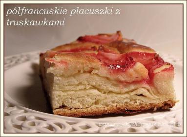 Zdjęcie - Półfrancuskie placuszki z truskawkami  - Przepisy kulinarne ze zdjęciami