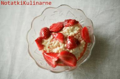 Zdjęcie - Pudding ryżowy z truskawkami - Przepisy kulinarne ze zdjęciami