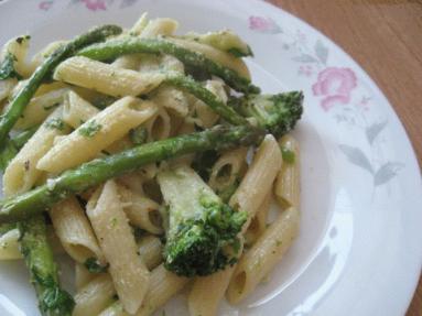 Zdjęcie - Penne z brokułami i  szparagami  - Przepisy kulinarne ze zdjęciami