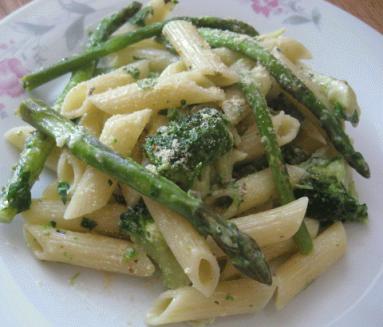 Zdjęcie - Penne z brokułami i  szparagami  - Przepisy kulinarne ze zdjęciami