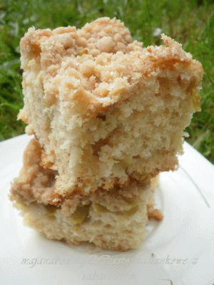 Zdjęcie - Ciasto maślankowe z rabarbarem i kruszonką  - Przepisy kulinarne ze zdjęciami