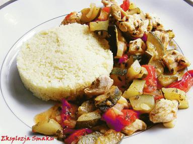Zdjęcie - Kurczak z warzywami i   kuskusem  - Przepisy kulinarne ze zdjęciami