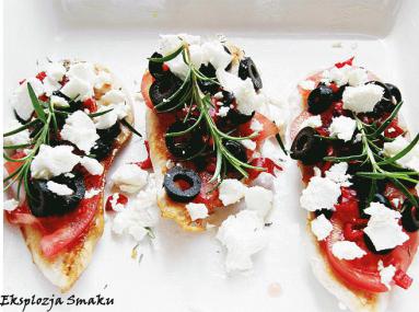 Zdjęcie - Sznycel po grecku z fetą i  oliwkami  - Przepisy kulinarne ze zdjęciami