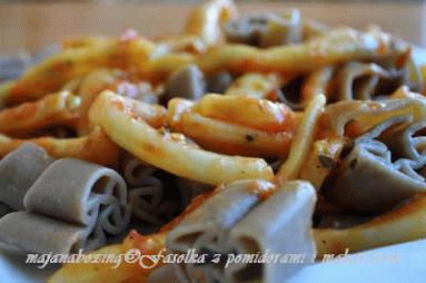 Zdjęcie - Fasolka szparagowa z pomidorami i makaronem grzybowym  - Przepisy kulinarne ze zdjęciami