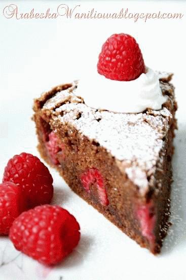 Zdjęcie - Czekoladowe ciasto z malinami - Przepisy kulinarne ze zdjęciami